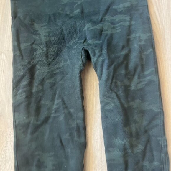 SPANX Camo Leggings Look At Me Now Seamless High Rise Size Large - Picture 4 of 9
